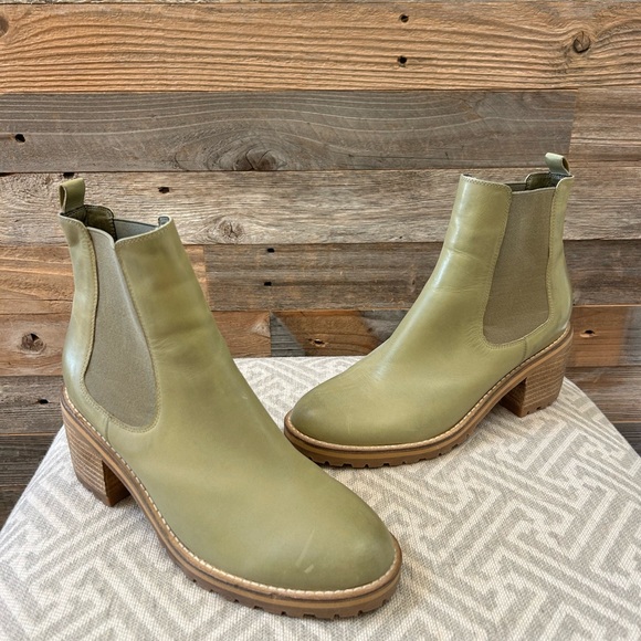 Anthropologie Shoes - Anthropology Silent D Chelsea Boot, size 39 (8)